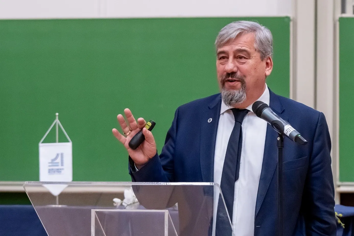 In his lecture on motivation, Dr Lajos Mocsai addressed both the students and the instructors. (Photo: András Adorján)